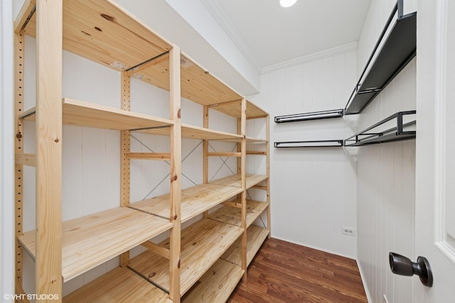 600 N Brookdale Dr, Schaumburg, IL 60194 - spacious closet with wood finished floors