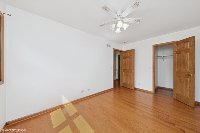 600 N Brookdale Dr, Schaumburg, IL 60194 - unfurnished bedroom with light wood-type flooring, ceiling fan, and a closet