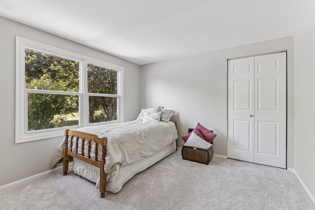 5618 Marietta Dr, Crystal Lake, IL 60014 - carpeted bedroom with baseboards