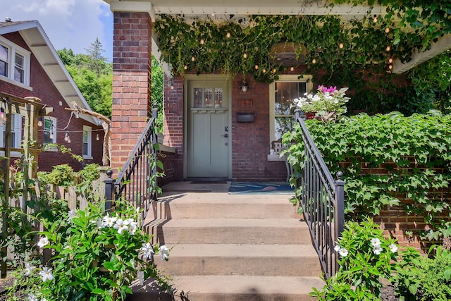 143 N Wright St, Naperville, IL 60540 - photo 2