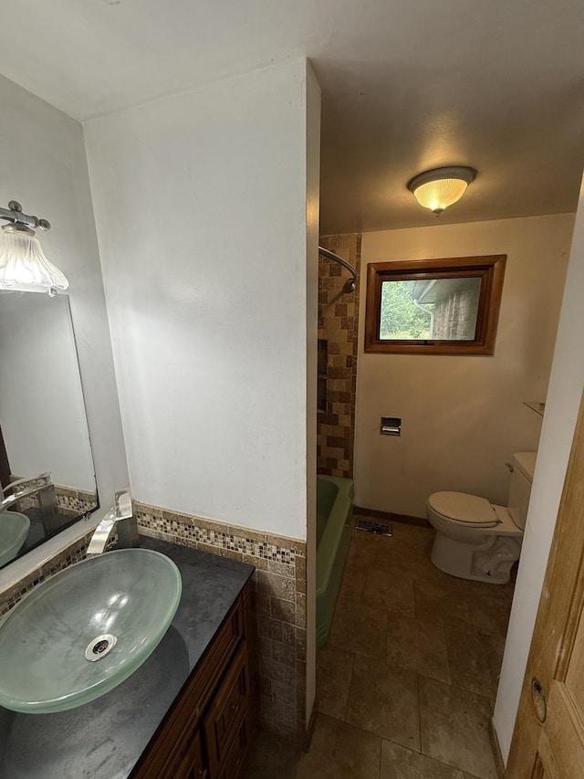 1826 Albert Ln, Wilmington, IL 60481 - full bathroom featuring vanity and tub / shower combination