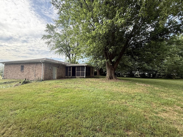 1826 Albert Ln, Wilmington, IL 60481 - view of grassy yard featuring a sunroom