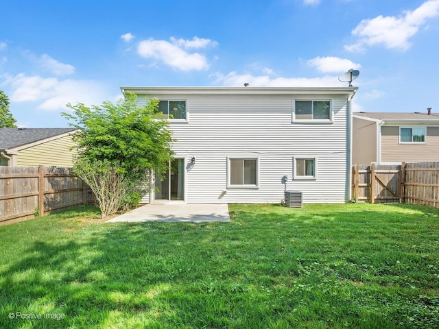 865 W Bryn Mawr Ave, Roselle, IL 60172 - rear view of house featuring a patio and a fenced backyard