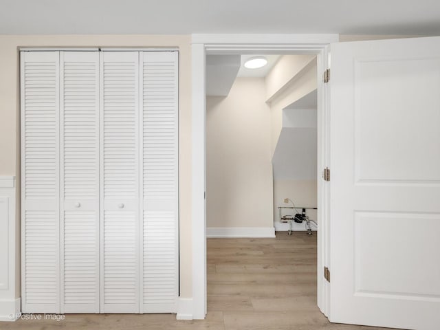 865 W Bryn Mawr Ave, Roselle, IL 60172 - corridor with light wood-type flooring and baseboards