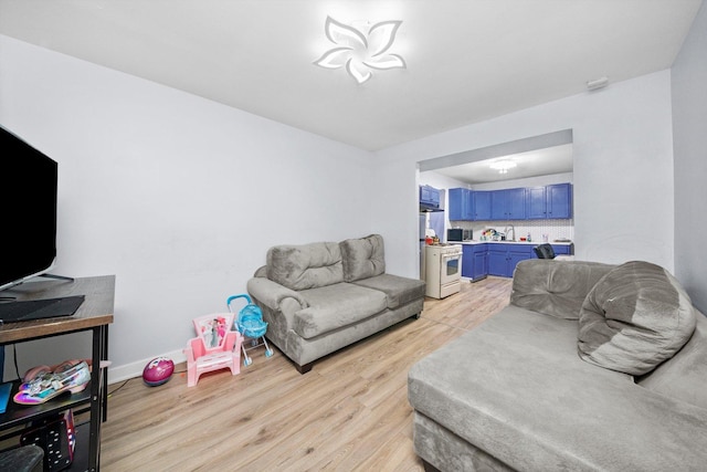 4532 S Laflin St, Chicago, IL 60609 - living room with light wood-style flooring and baseboards