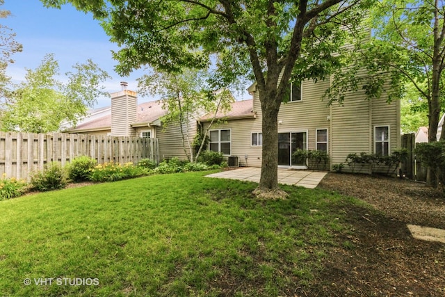 1109 Blackburn Dr, Grayslake, IL 60030 - back of property with a patio area