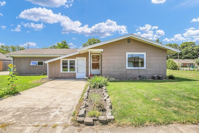 203 E Wilson, Tuscola, IL 61953 - ranch-style home featuring a front lawn and concrete driveway