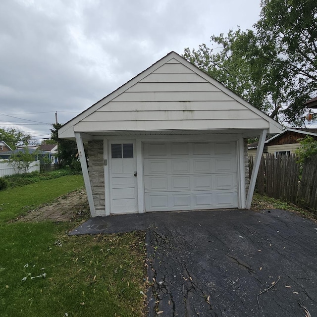 237 Pine St, Villa Park, IL 60181 - detached garage featuring driveway