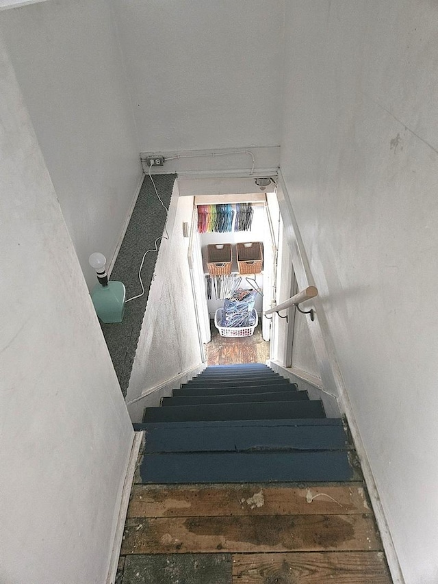 611 S Dixon Ave, Dixon, IL 61021 - view of stairway