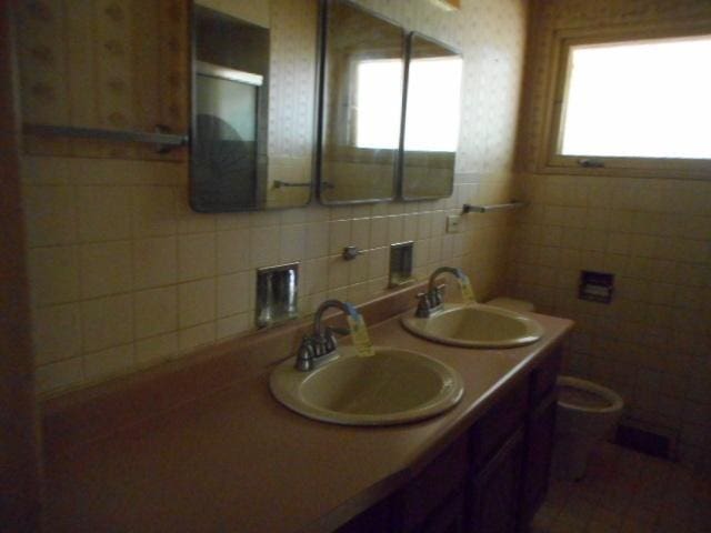 219 N Wilke Rd, Arlington Heights, IL 60005 - bathroom with double vanity and backsplash