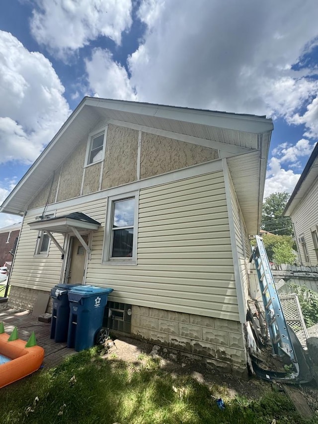 109 Seminary Ave, Aurora, IL 60505 - view of side of home