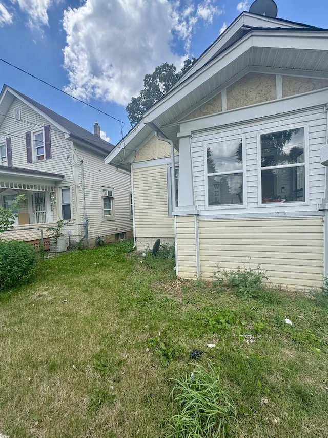 109 Seminary Ave, Aurora, IL 60505 - view of side of property featuring a yard