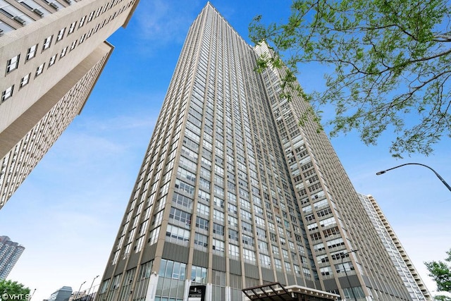 655 W Irving Park Rd Unit 2602, Chicago, IL 60613 - photo 1