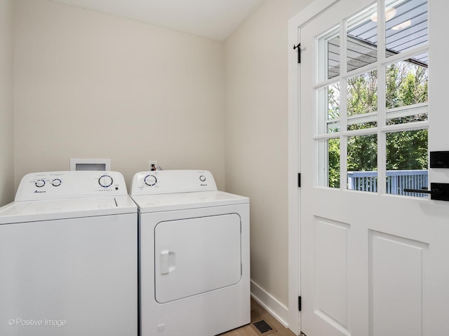 622 Pleasant Pl, Streamwood, IL 60107 - laundry room featuring washing machine and clothes dryer and light wood finished floors