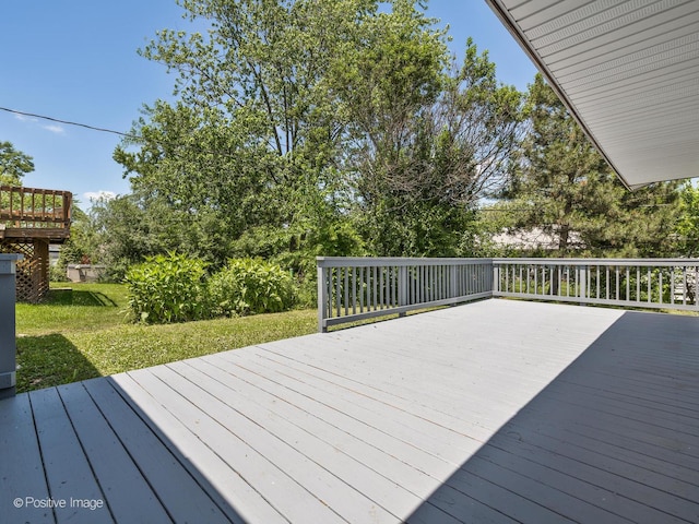 622 Pleasant Pl, Streamwood, IL 60107 - wooden terrace featuring a yard