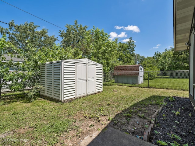 622 Pleasant Pl, Streamwood, IL 60107 - view of yard with a storage unit