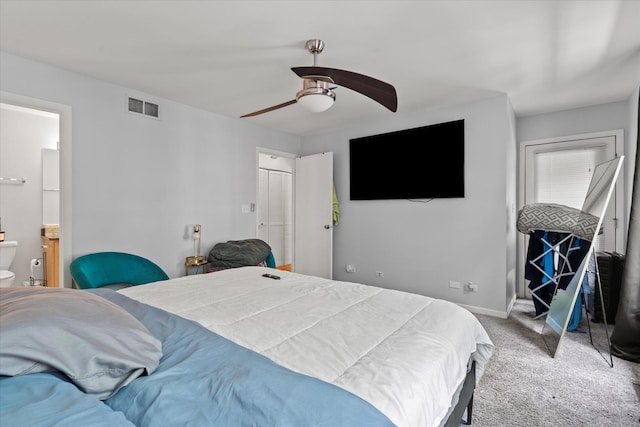 4518 S Woodlawn Ave Unit 4518, Chicago, IL 60653 - bedroom featuring light carpet, ensuite bath, a ceiling fan, and a closet