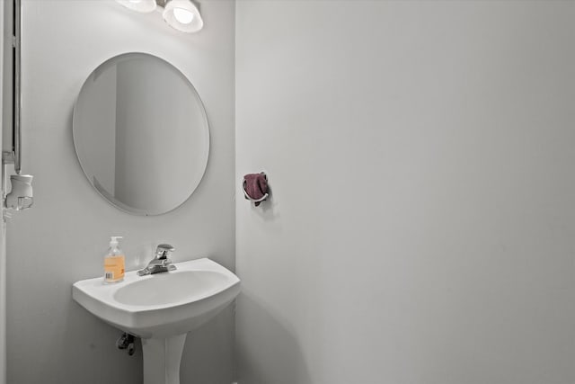 4518 S Woodlawn Ave Unit 4518, Chicago, IL 60653 - view of bathroom