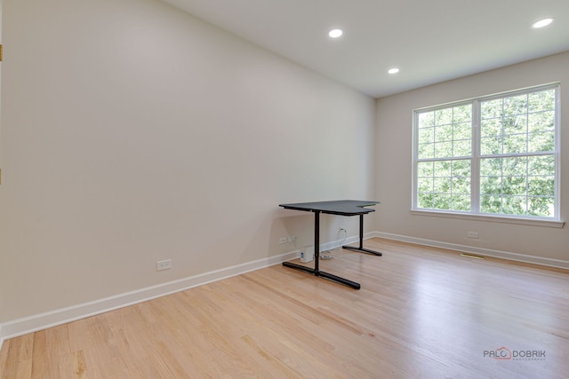 5860 Betty Gloyd Dr, Hoffman Estates, IL 60192 - unfurnished room featuring wood finished floors and recessed lighting