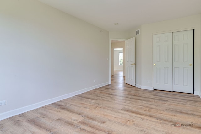 5860 Betty Gloyd Dr, Hoffman Estates, IL 60192 - unfurnished bedroom with light wood-type flooring and a closet