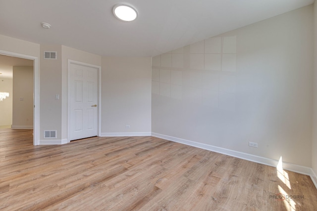 5860 Betty Gloyd Dr, Hoffman Estates, IL 60192 - empty room featuring a smoke detector and light wood-style floors
