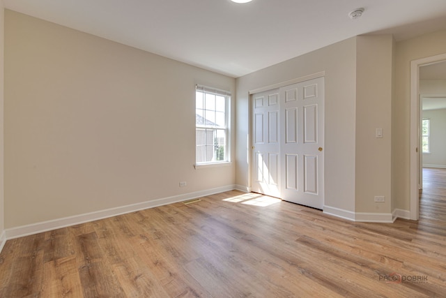 5860 Betty Gloyd Dr, Hoffman Estates, IL 60192 - unfurnished bedroom featuring light wood finished floors and a closet