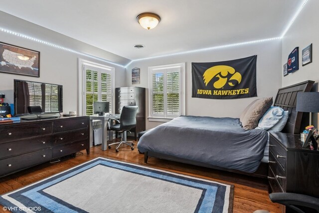423 S Beverly Ln, Arlington Heights, IL 60005 - bedroom featuring wood finished floors and a desk