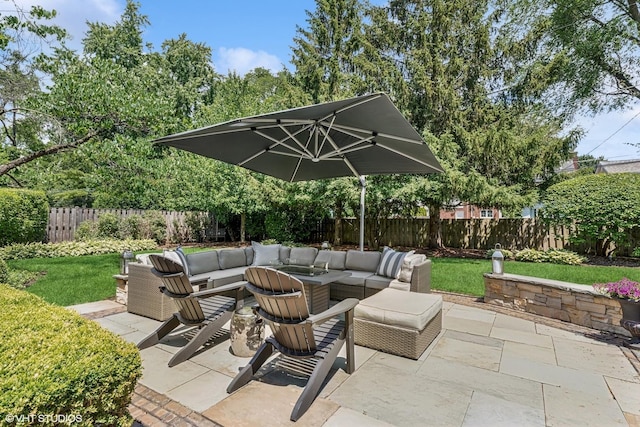 423 S Beverly Ln, Arlington Heights, IL 60005 - fenced backyard with a patio area and an outdoor living space