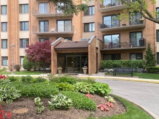 601 Lake Hinsdale Dr Unit 104, Willowbrook, IL 60527 - view of apartment building / complex
