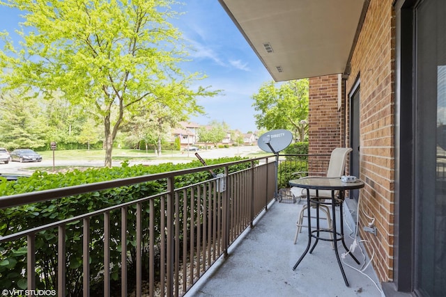 601 Lake Hinsdale Dr Unit 104, Willowbrook, IL 60527 - view of balcony