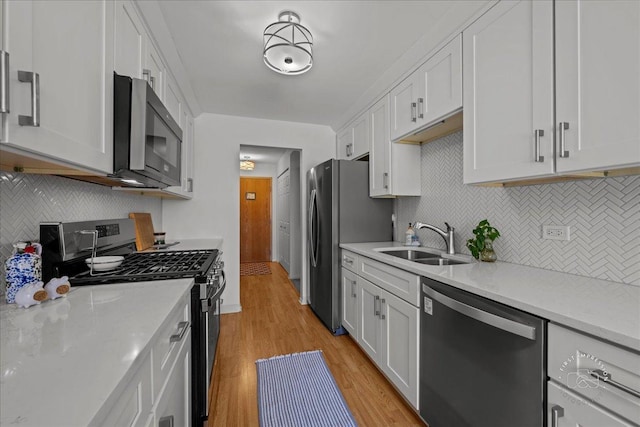 1321 S Finley Rd Unit 108, Lombard, IL 60148 - kitchen with stainless steel appliances, white cabinetry, decorative backsplash, and light wood-type flooring