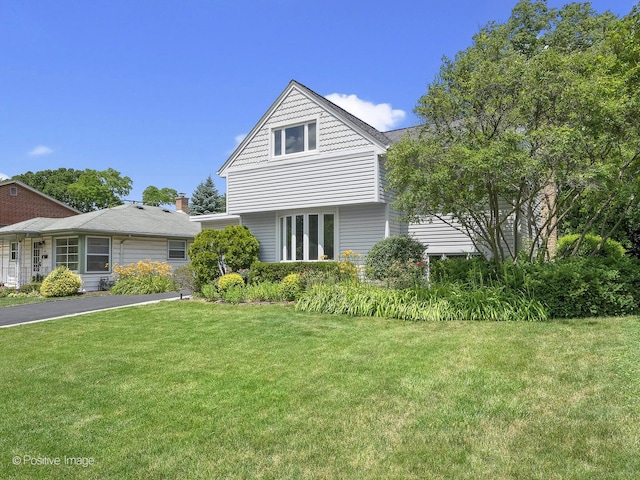 118 Burlington Ave, Clarendon Hills, IL 60514 - view of front facade with a front lawn