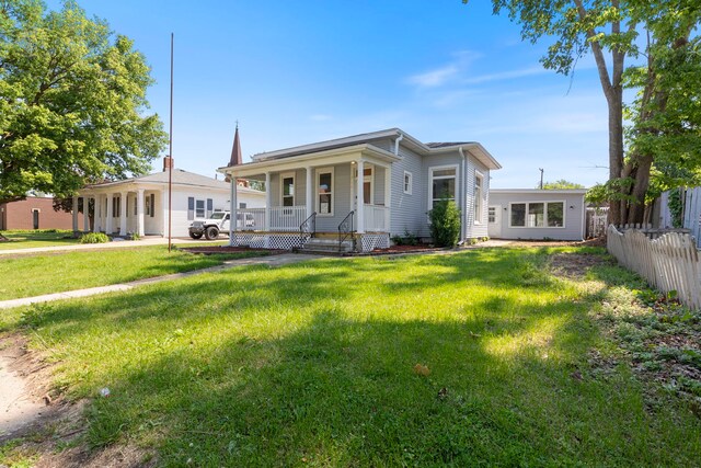718 Sycamore St, Ottawa, IL 61350 - view of front facade featuring covered porch