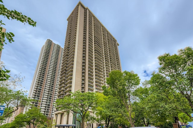 6007 N Sheridan Rd Unit 36F, Chicago, IL 60660 - view of apartment building / complex