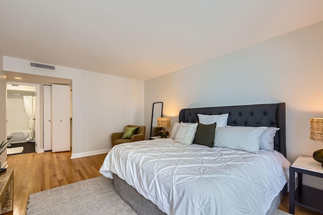 6007 N Sheridan Rd Unit 36F, Chicago, IL 60660 - bedroom with light wood-type flooring and baseboards