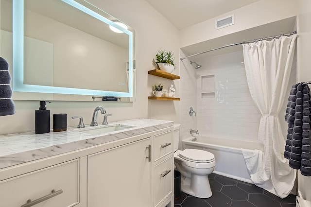 6007 N Sheridan Rd Unit 36F, Chicago, IL 60660 - bathroom featuring tile patterned flooring, vanity, and shower / bathtub combination with curtain