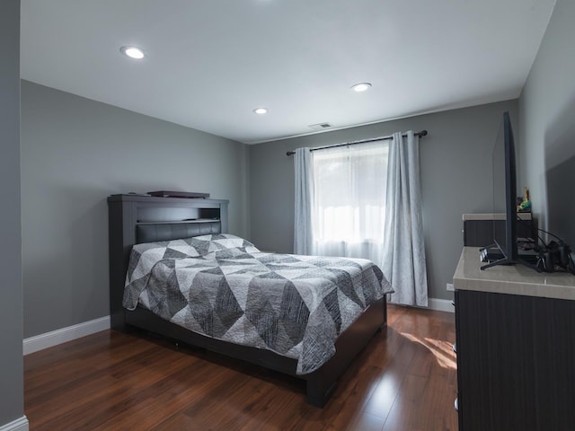 1 Oak Creek Dr Unit 2305, Buffalo Grove, IL 60089 - bedroom featuring dark wood-style floors and recessed lighting