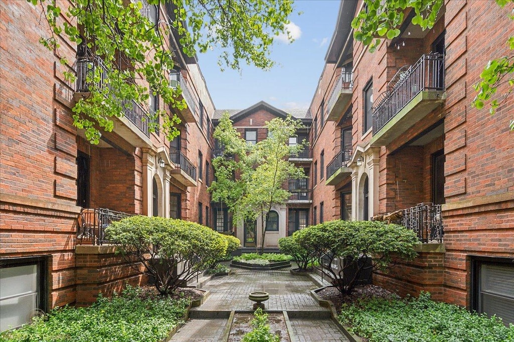 4019 N Clarendon Ave Unit 2N, Chicago, IL 60613 - view of community