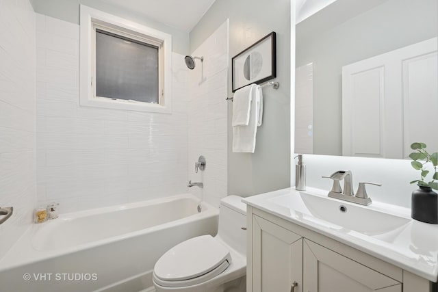 2259 W Wabansia Ave Unit 309, Chicago, IL 60647 - bathroom with vanity and shower / bathtub combination