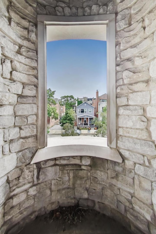 2011 W Huron St, Chicago, IL 60612 - porch featuring a residential view