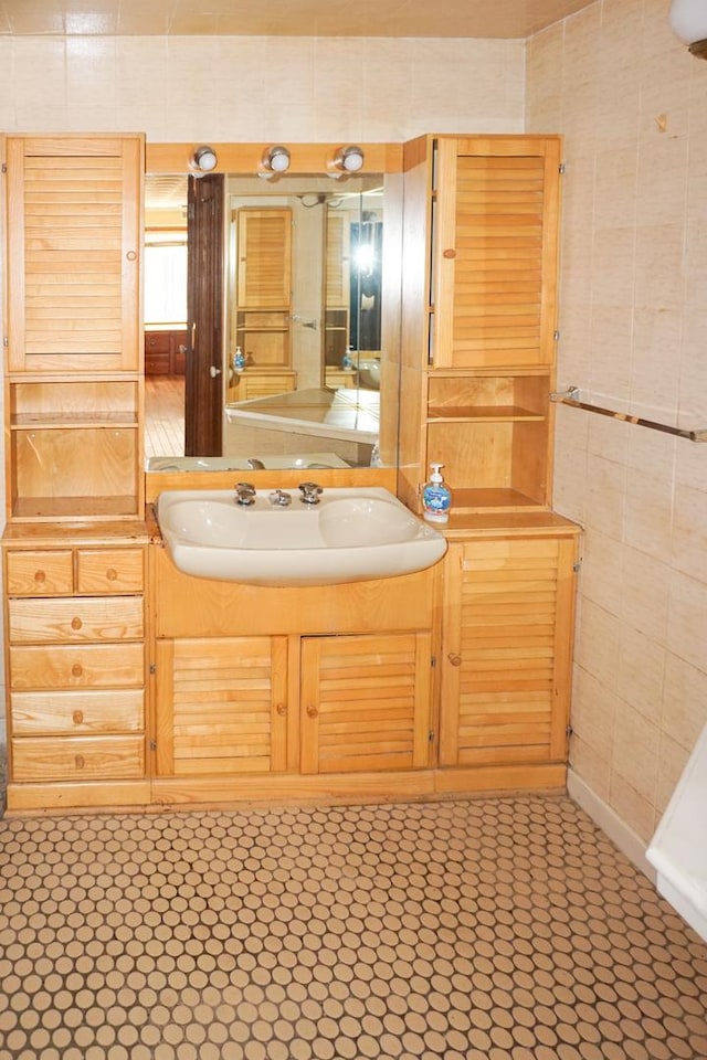 7650 W Lawrence Ave Unit 201, Norridge, IL 60706 - bathroom with vanity