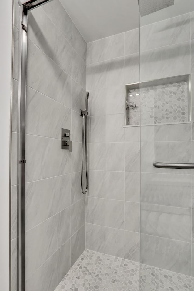 2310 Malik Ct, Glenview, IL 60025 - bathroom with a tile shower