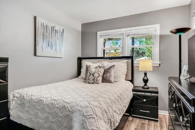 308 Dalton Ave, Mundelein, IL 60060 - bedroom with wood finished floors and baseboards