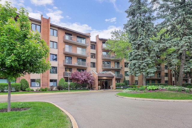 601 Lake Hinsdale Dr Unit 209, Willowbrook, IL 60527 - view of apartment building / complex