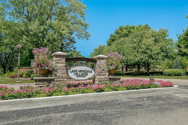 601 Lake Hinsdale Dr Unit 209, Willowbrook, IL 60527 - view of community sign