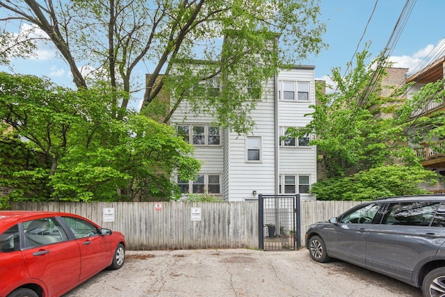 6329 N Wayne Ave Unit 3N, Chicago, IL 60660 - view of front of property featuring uncovered parking and a gate
