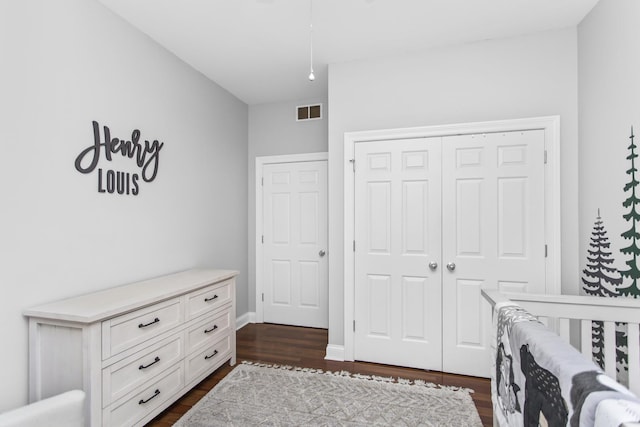 3938 N Southport Ave Unit G, Chicago, IL 60613 - bedroom with dark wood-style floors and a closet