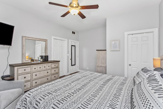 3938 N Southport Ave Unit G, Chicago, IL 60613 - bedroom with a ceiling fan