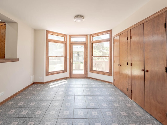 321 E Morningside Ave, Lombard, IL 60148 - foyer with baseboards