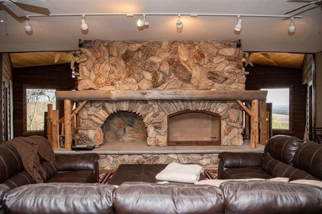 2003 W Hanover Rd, Hanover, IL 61041 - living room with ceiling fan and vaulted ceiling